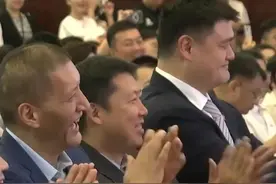 笑到泪目！易建联逐个向老友和前辈告别视频封面