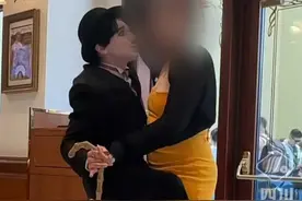 卓别林外籍演员被指性骚扰游客，北京环球影城回应：已启动调查并暂停其工作 #环球影城 #北京 #游乐园视频封面