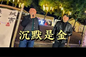 帅哥一展歌喉，全场两眼放光！@阿多助理 帅哥一展歌喉，全场两眼放光！#餐厅秒变歌厅 #阿多 #音乐火锅 #院落火锅 #吃饭唱歌 视频封面