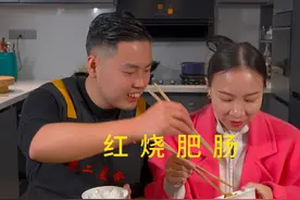 红烧肥肠 今天翠花提了一大笼肥肠回来，我给她做一大盘#红烧肥肠 味道巴适得板#抖音美食推荐官 #川菜视频封面