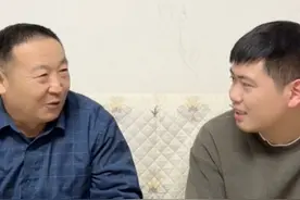 公司放假张博跟媳妇回河北过年陪陪父母，谁知老丈人却不同意，几句话把张博说的心里暖暖的！#回哪里过年 #夫妻日常 #放年假啦视频封面
