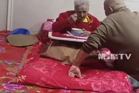108岁老人的3个儿子相继离世，57岁孙子每天陪老人吃饭、逗她开心。她失去儿子，他失去父亲，一老一小相互陪伴治愈的画面令人泪目。#电视剧六姊妹大姐与阿奶故事现实版 #108岁老人 #长寿奶奶视频封面