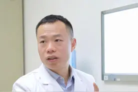 这种膝盖疼，先别来医院 #李医生不看这种膝盖疼  #膝盖疼  #膝关节疼痛  #关节医生李辉  #硬核健康科普行动视频封面