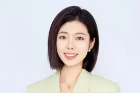 穿警服直播带货还骂人，嘎子哥被行拘7天 #“嘎子哥”穿警服带货被拘7日 #谢孟伟 #热点新闻事件