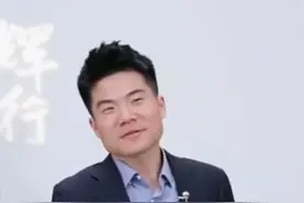 董宇辉带货虾仁被央视“3·15”曝光，该产品磷酸盐超标145%，与辉同行发布致歉声明：已下架该产品，将先行按照“退一赔三”的金额进行售后服务。#与辉同行发布致歉声明  #董宇辉带货虾仁被315晚会点名曝光  #与辉同行回应退一赔三视频封面