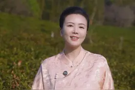 春分到，玄鸟至，春茶俏。 市面上龙井很多，但你知道吗，今年真正的龙井从3.20才开始采摘哦。在这之前上市的都不是真正的龙井。舌尖浸润春意时，莫忘杯中茶亦有虚实。希望你我往后的岁月，有如真正的龙井茶芽，经冬蛰伏后，破土有如雷霆之力，往后余生收获春意繁华。#东方树叶龙井新茶  #东方树叶中国茶  #农夫山泉  #明前龙井  #茶饮视频封面