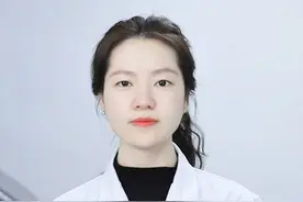 OMG！很多人得了唇炎，但是自己还不知道！快来自测一下是不是你#唇炎  #嘴唇干  #剥脱性唇炎  #护肤  #硬核健康科普行动视频封面