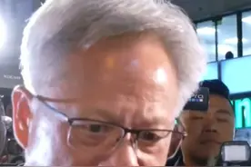 黄仁勋再谈美国芯片禁令，中国是非常重要的市场，禁令导致损失惨重#芯片 #中国 #美国 #海峡新干线视频封面