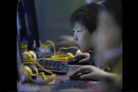 拒绝中式教育：他儿子可能不会出现在领奖台，但一定不会站在天台 #中式教育 #烧饼哥 #教育方法视频封面