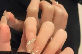 真疼啊！你还敢做美甲吗？#万万没想到 #危险瞬间 #社会百态视频封面