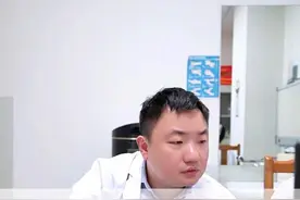 直肠CA术后大便次数多 直肠前切除综合征（ LARS）是指直肠癌患者在进行直肠部分或全部切除术后，由于直肠结构改变、括约肌和神经损伤等原因，出现的一系列肠道功能障碍症状。主要症状包括排便次数增多、排便急迫感、排便不完全感、排便失禁、便秘等。#直肠CA术后大便次数多 #抖出健康知识宝藏 #肠胃健康 #仁济俞旻皓 #医生AI分身视频封面