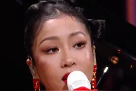 #吉克隽逸 让《映山红》添了几分现代与时尚的韵味！#经典之夜视频封面