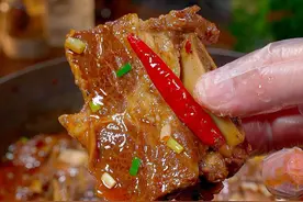 以后想吃肉了就像我这样炖一锅牛排骨，软烂脱骨又入味，真的比猪排骨好吃太多了。#红烧牛排 #美食教程视频封面