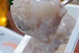 我每次做这个西红柿虾滑汤，女儿都特别喜欢吃，大颗粒的虾仁吃起爽口滑嫩，汤鲜营养 #汤鲜味美 #大人孩子都爱吃视频封面