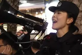亲切又接地气！顺德特警小姐姐粤语花式喊话，网友：“佛山最美女警！”#女警  #顺德警察  #粤语  （编辑：米米）视频封面