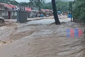 山东烟台出现局部特大暴雨，当地气象部门已发布暴雨红色预警信号 启动了气象灾害（暴雨、强对流）Ⅲ级应急响应。#烟台暴雨视频封面