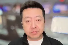 #女子整理旧衣柜后高烧40度  #清理发霉旧物时最好佩戴N95口罩 清理衣柜肺部感染霉菌，大家清洁时要注意防护视频封面