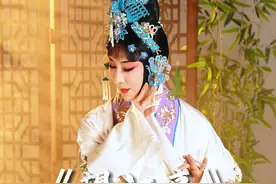 评论区留下你最爱看的一出戏 #京剧 #国粹戏服 #弘扬戏曲文化 #望江亭完整唱段 #一见爱上传统文化视频封面