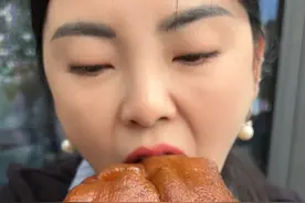 吃个重庆网红猪脚饭，美女老板连连惊叹，遭众人围观... #大肘子 #省饭课代表 #发现中国之旅  #吃货 #猪脚饭视频封面