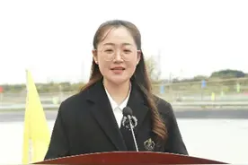 明光女山湖大闸蟹申请出战！双语吆喝：这蟹黄超绝！#我为家乡代言 #大闸蟹 #乡村振兴dou行动 #文化中国行 #地方美食视频封面
