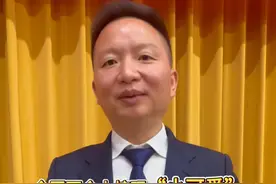 重庆团开放团组会议上，代表现场展示了一只“小可爱” 3月6日上午，重庆代表团举行开放团组会议。重庆琪金食品集团有限公司董事长林其鑫代表现场展示了一只憨态可掬的“荣昌猪”模型。“荣昌猪”是我国三大种猪之一。林其鑫代表说，依托技术，加快科技成果转换，就是“荣昌猪”好看、好养、好吃的秘诀。#两会上的小可爱视频封面