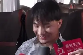 2002年，6岁的吴苏成在江西老家走失，辗转福利院、跨越太平洋被一美国家庭收养，23年后的今天“苏伢子”踏上了回家路。#江西宜春#团圆#海外学子越发刚寻亲#总有温暖在身边#越发刚视频封面