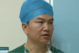 每天吸少量的烟就没事？医生：时间长依旧能够累积比较严重的后果，烟龄越长因吸烟得肿瘤的几率越大，告诉家人最好的戒烟时间就是现在！#媒体精选计划视频封面