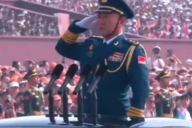 中国人民解放军中部战区空军司令员韩胜延中将任九三阅兵总指挥，河北张家口人，长期在空军服役。（剪辑：王京）