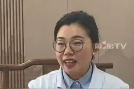 女中医把脉能“诊断出情伤”，挂号难度堪比春运抢票。史俍元：好多患者说在我面前是透明人，其实都是脉象告诉我的。#中医 #把脉 #女中医把脉能诊断出情伤视频封面