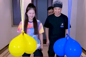 立瓶子挑战，太刺激了，留着以后玩！！！#搞笑 #聚会游戏挑战 视频封面
