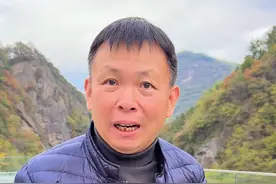 返乡创业，用努力回馈这片养育我的土地 返乡创业是对家乡的反哺，回到我从小长大的地方，想用我的一点微薄之力，把故乡变得更好，带动家乡的发展，这就是我的愿望！在哪里创业不是创业？但我更想在家乡创业，为父老乡亲们带来变化，都说创业容易，守业难，但50岁的我还是怀着一颗充满热情的心，走在创业的路上，和大家一起努力！#记录真实生活 #我的乡村生活 #新农人计划2024 #返乡创业新农人 #乡村守护人视频封面