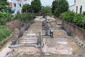 原来泥泞潮湿的地基，居然还可以如此巧妙利用水泥柱一番独特建造视频封面