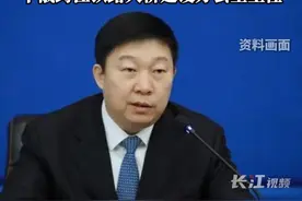 黑龙江佳木斯市副市长王金主动投案，曾任同江市市长，中俄跨江铁路大桥建设办公室主任。视频封面