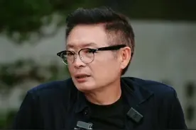 一个好父亲要懂得在孩子面前藏住自己的脾气，温和地表达出爱意。#麦家#人间信 #亲子关系 #家庭教育 #大有学问