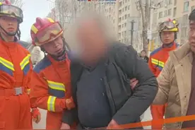 2月21日（发布时间），河南开封，一杯酒下肚，“老头乐”变成“老头悲”，切勿酒后驾驶。 #老头乐   #老头乐代步车   #酒后驾驶  @抖音短视频 @DOU+小助手视频封面