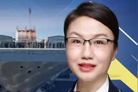 美军两艘航母中期维修严重延误，深层原因是什么？视频封面