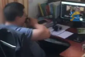 5月25日，福建龙岩市。老教师大音量看视频影响他人备课，被礼貌提醒却反口辱骂：你一个临时的算个屁。教育局回应：会给领导反馈。#教师 #临时工 #编制视频封面
