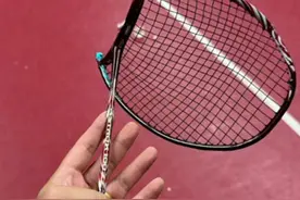 #女子打球嫌男友指导怒摔千元球拍 #羽毛球视频封面