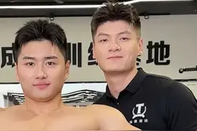 天生小骨架们不要气馁，收藏好这两个动作，下一个pro就是你 #逆袭 #小骨架 #小骨架增肌 #好身材练起来 #健身小白必看经验视频封面