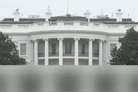 记者被误拉进美高级官员群聊 美军空袭也门计划遭泄密 视频封面