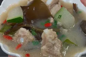 这个季节，我会经常给家人做这道海带头冬瓜排骨汤，清甜软糯又营养，我们全家都特别爱喝~#海带头 #冬瓜排骨汤 #排骨汤视频封面