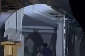 看到中国救援队就是看到了希望 ，缅甸小伙冲进废墟急切指引家人被埋位置视频封面