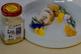 脆皮腐乳鸡腿卷来喽～ 腐乳的鲜香与鸡腿肉的鲜美巧妙融合，一口咬下，满是惊喜！
#王致和  #解锁腐乳新吃法  #美食打卡  #创意美食  #抖音美食推荐官视频封面