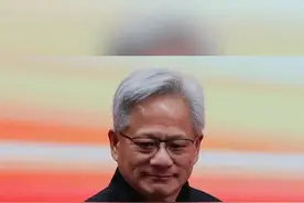 半年内3次来华，换上唐装中文演讲   谁能让黄仁勋脱下皮衣？他有“芯”事，中国有市场