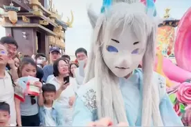 7月8日，万岁山NPC“蓝狐狸”发布致歉声明，称婚姻存续期间违背对家庭的忠诚与责任，犯下严重错误 #万岁山  #万岁山蓝狐狸