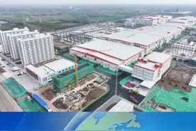 山东是民营经济大省，民营经济贡献了全省50%以上的地区生产总值，60%以上的投资和税收，占据山东经济的“半壁江山”。近年来，山东不断优化营商环境，为民营经济蓬勃发展提供充足的“阳光雨露”。#山东  #阳光雨露滋润民营经济发展壮大视频封面