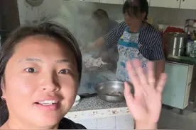 远嫁东北的梦儿今年回家过中秋，全家人热热闹闹欢聚在一起，浓浓 的节日氛围#乡村生活家  #梦儿在北大荒 #远嫁 #中国农民丰收节视频封面