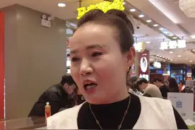 3月31日深圳，00后小伙月薪3000元，每天吃泡面攒金豆，“一个月要囤3克黄金” ，4月1日金饰价格一夜涨了14元视频封面