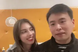时隔三个月再见中国老公，乌克兰媳妇还是不敢相信：感觉跟做梦一样！#中外家庭 #外国人在中国 #乌克兰媳妇 #冬天带娃chill一点 #人类幼崽成长计划视频封面