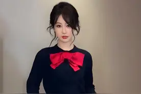 笑劈叉了！杨紫本想偷偷跳个魔性“抖肩舞”，谁料一觉醒来天塌了 #杨紫  #抖肩舞  #李羲承  #用杨紫的李羲承进行曲打开各地文旅 #杨紫全国巡跳视频封面